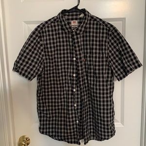 Levi’s short sleeve black plaid jersey